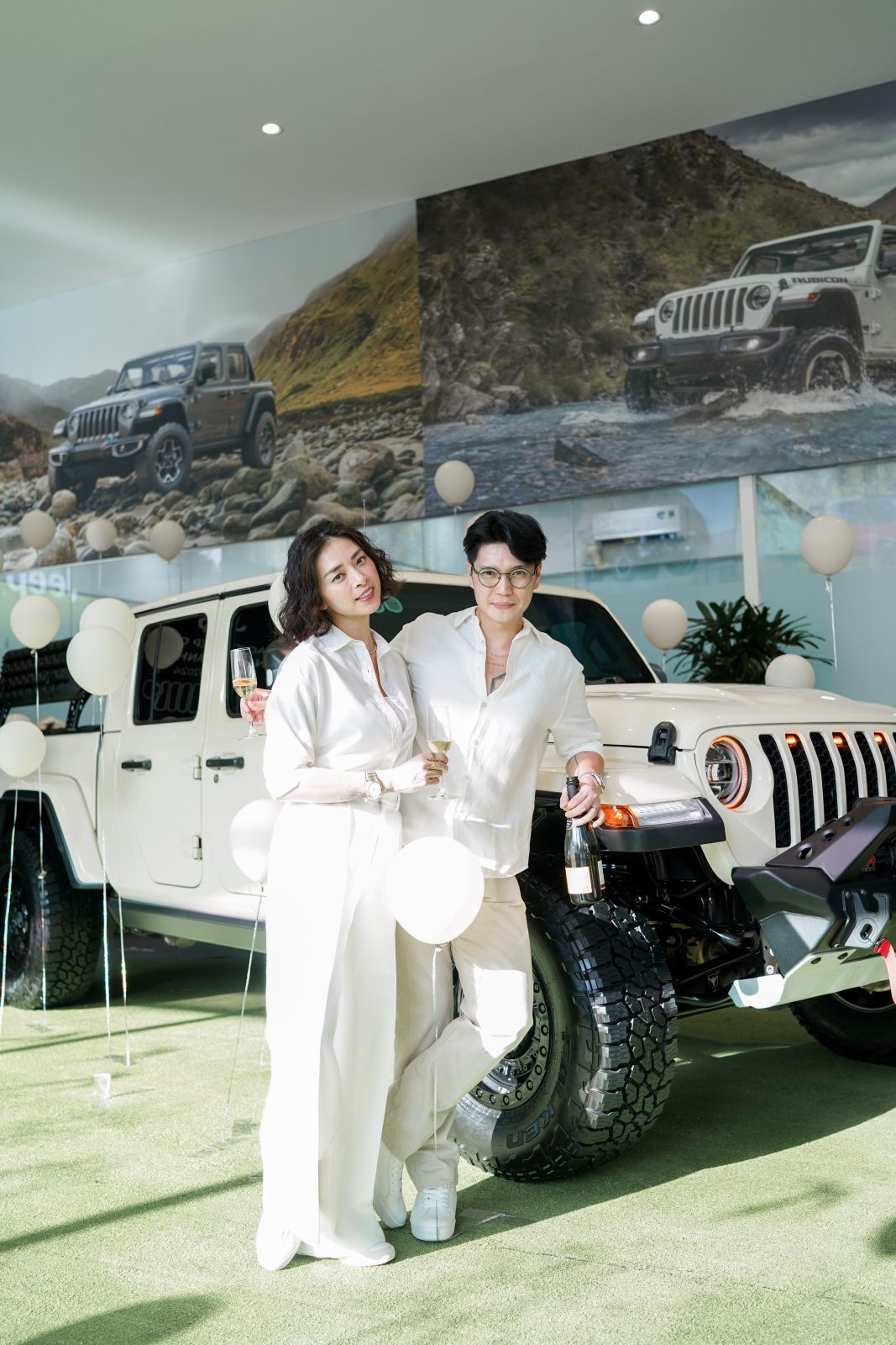 BÀN GIAO JEEP GLADIATOR CHO VỢ CHỒNG NGÔ THANH VÂN & HUY TRẦN 10